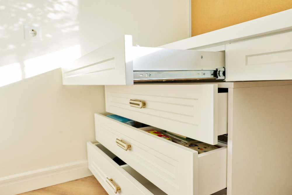 Cabinet Refinish & Refacing